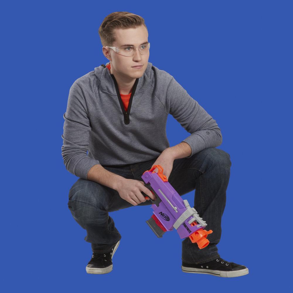 Nerf Fortnite SMG-E pileblaster med motor – magasin med 6 pile, 6 originale Nerf Elite-pile – til børn, teenagere, voksne