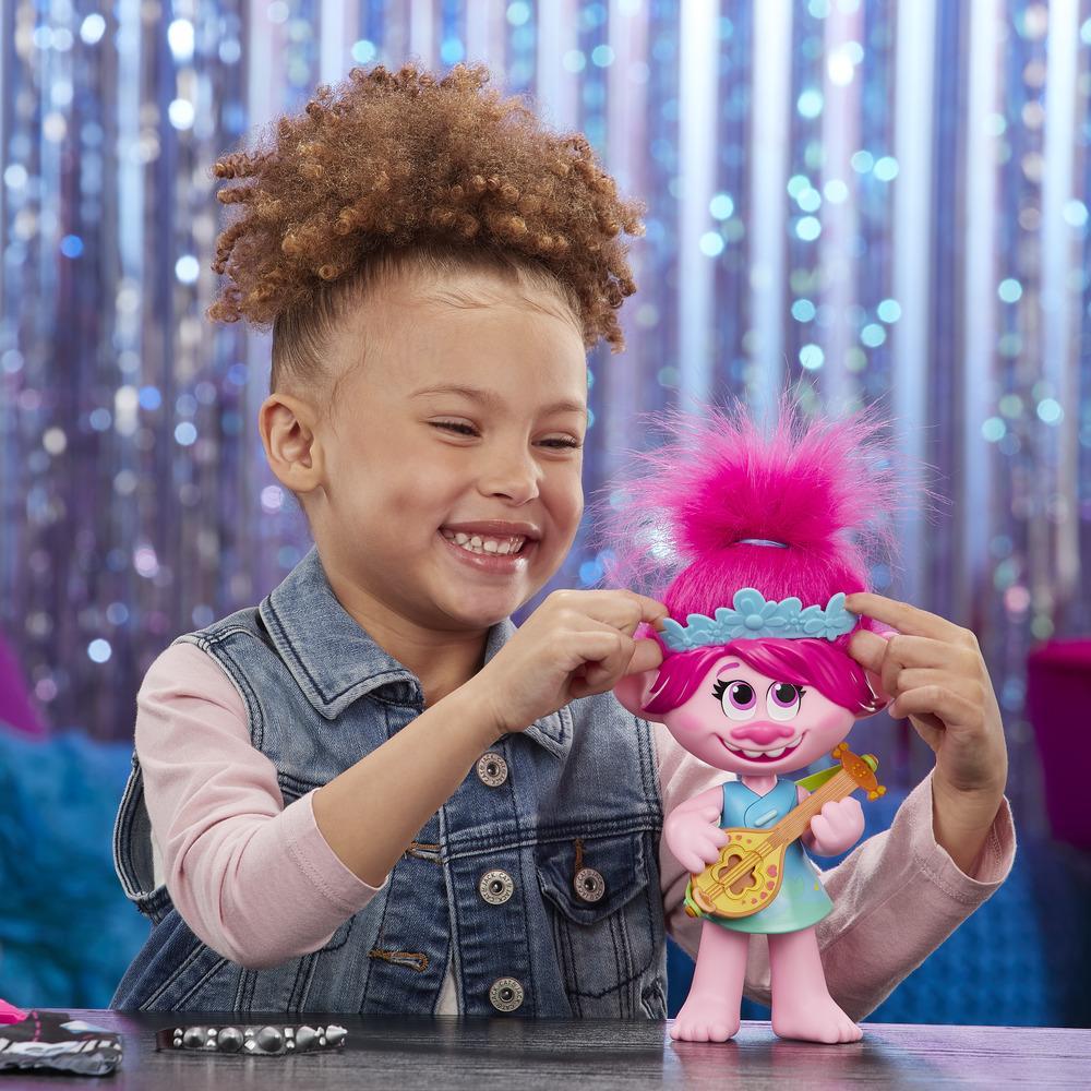 DreamWorks Trolls World Tour Pop-to-Rock Poppy Κούκλα που τραγουδά με 2 διαφορετικά λουκ και ήχους