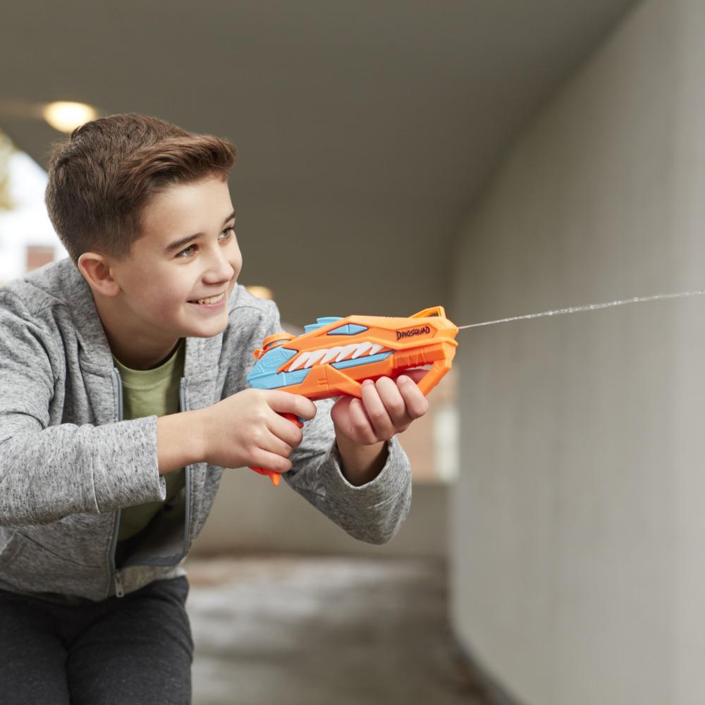 Nerf Super Soaker DinoSquad Raptor-Surge Water Blaster, Trigger-Fire Soakage For Outdoor Summer Water Games