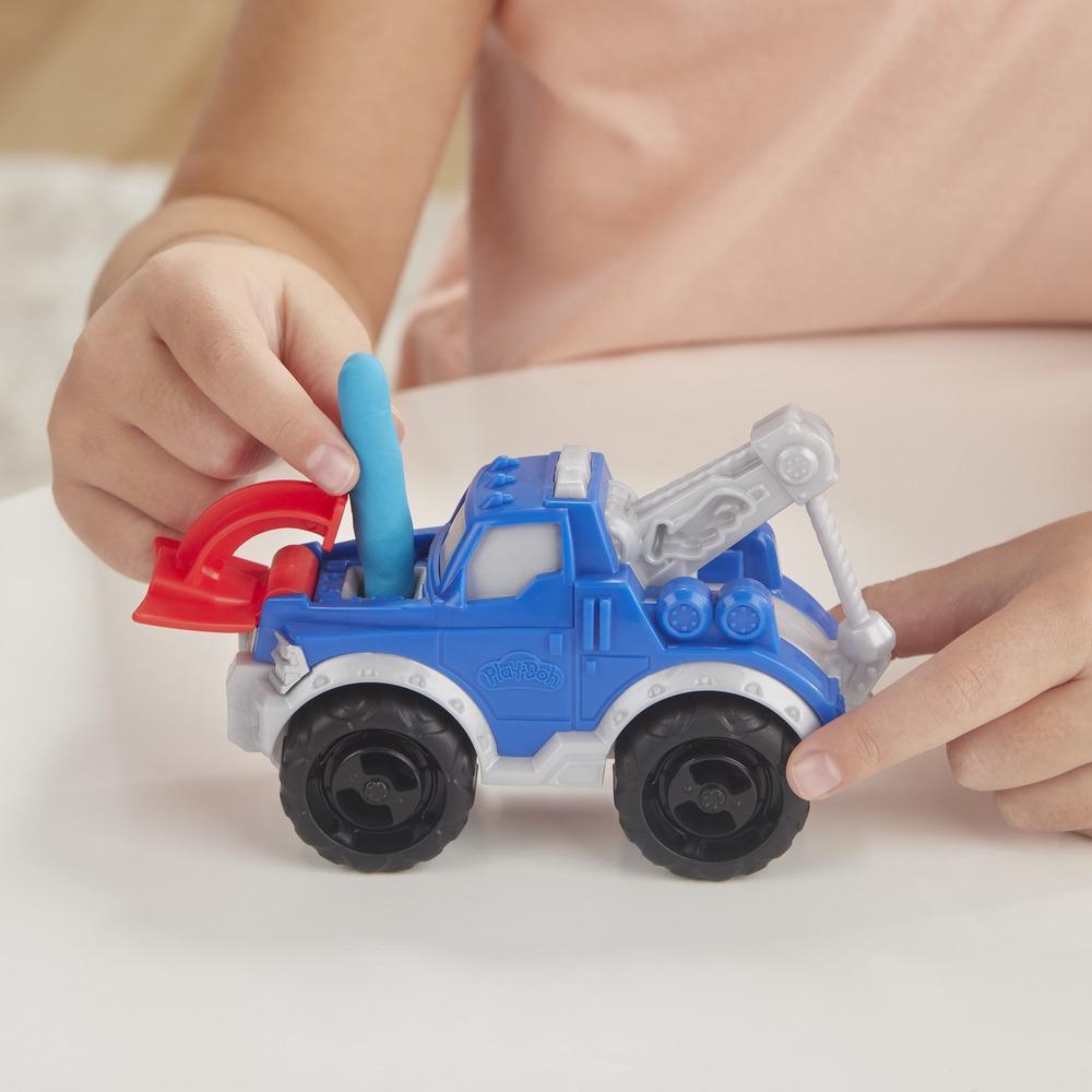 Play-Doh Wheels Tow Truck Toy for Kids 3 Years and Up with 3 Non-Toxic Colors 