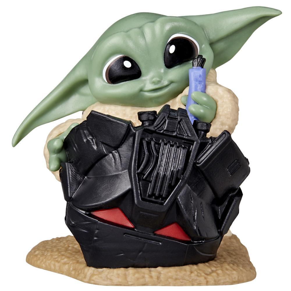 Star Wars The Bounty Collection Series 5, 2.25" Grogu Figure, Helmet Hijinks Pose, Toy for Kids Ages 4 and Up