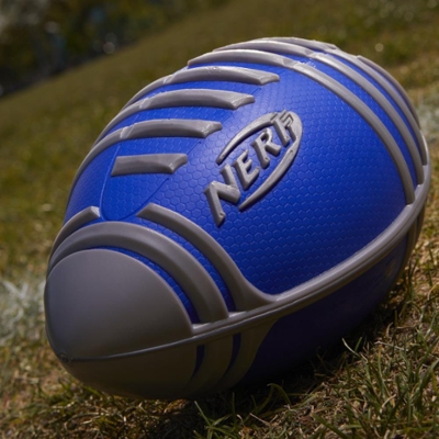 Nerf Weather Blitz Espuma Football for All-Weather Play - Easy-to-Hold  Grips - Ótimo para Jogos Interiores e Ao Ar Livre - Verde em Promoção na  Americanas