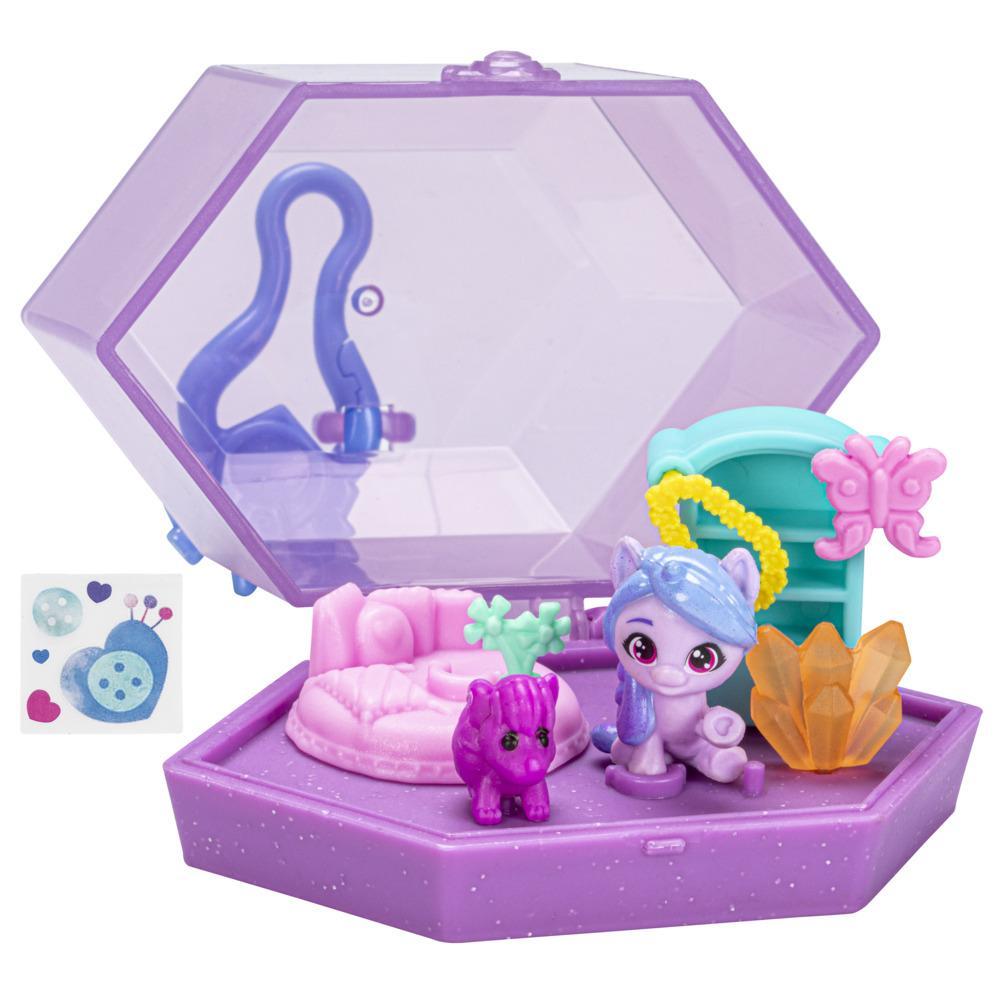 My Little Pony Mini World Magic Crystal Keychain Izzy Moonbow Toy - Portable Playset and Accessories, Kids Ages 5+