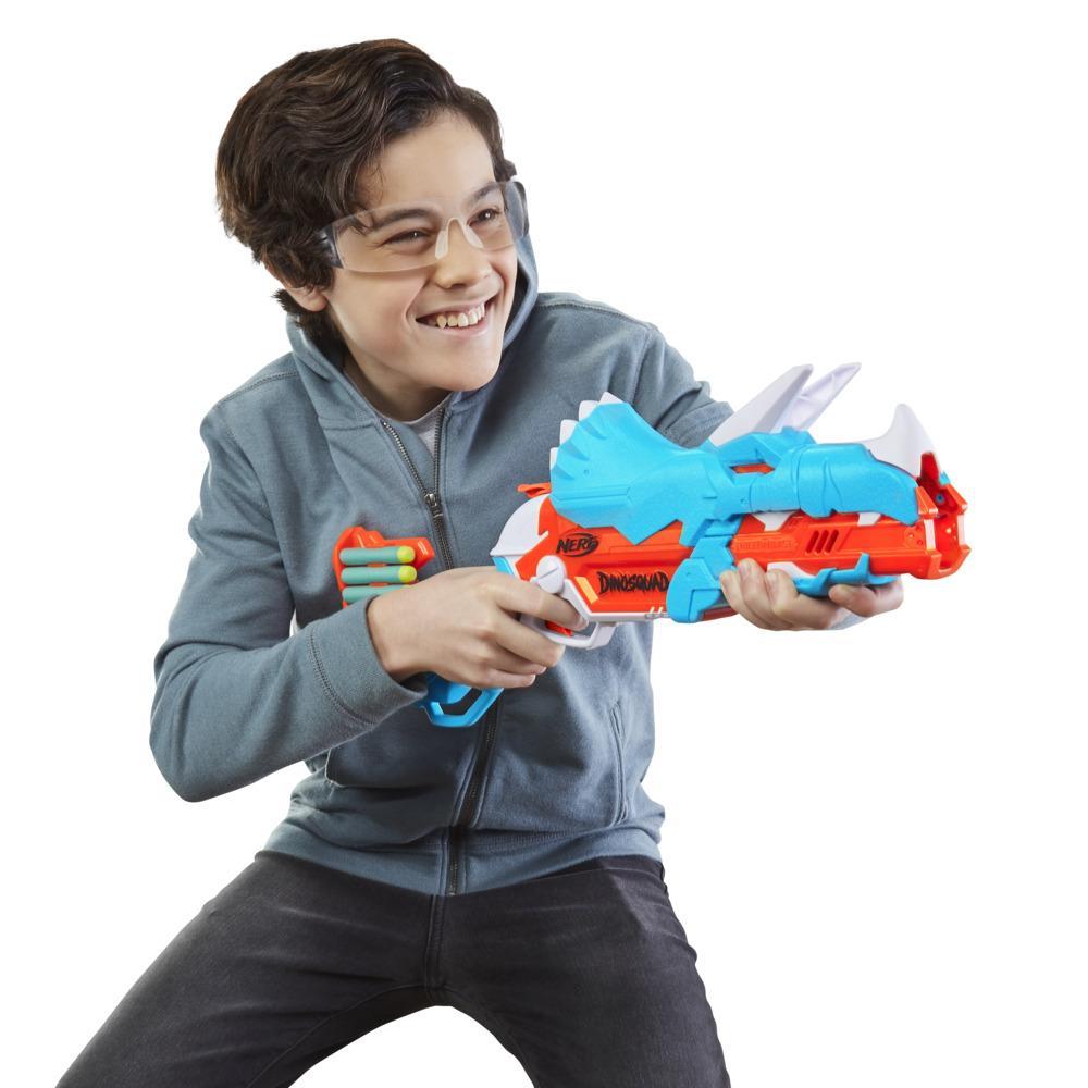 Nerf DinoSquad Tricera-blast Blaster, Break-Open 3-Dart Loading, 12 Nerf  Darts, Dart Storage, Triceratops Dinosaur Design - Nerf