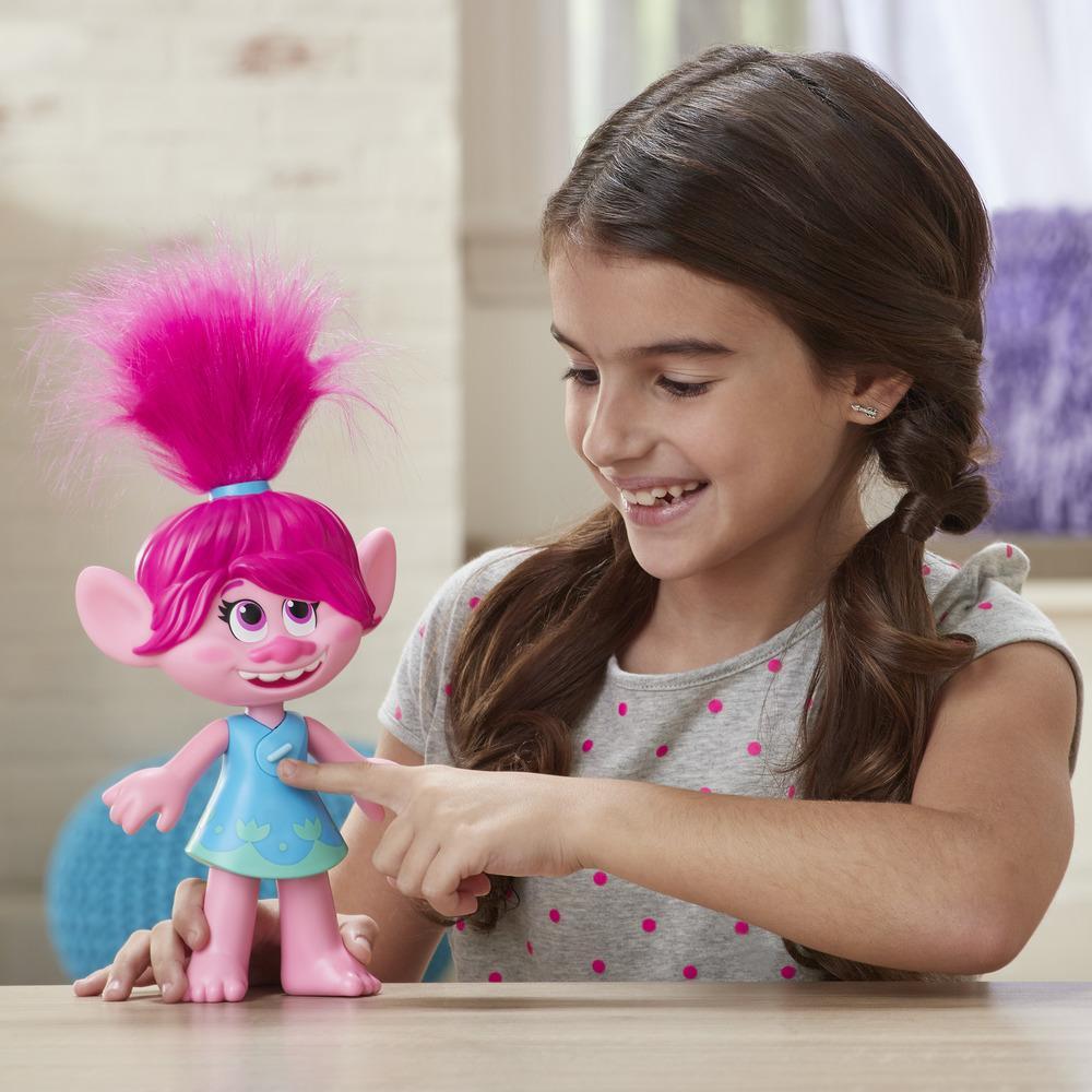 Muñeca Poppy superestrella de Trolls: Gira mundial de DreamWorks, que canta «Los Trolls querrán disfrutar», juguete de muñeca cantarina