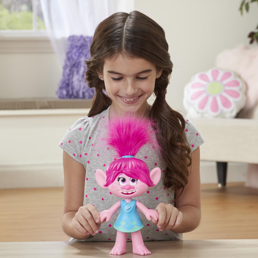 Muñeca Poppy superestrella de Trolls: Gira mundial de DreamWorks, que canta «Los Trolls querrán disfrutar», juguete de muñeca cantarina