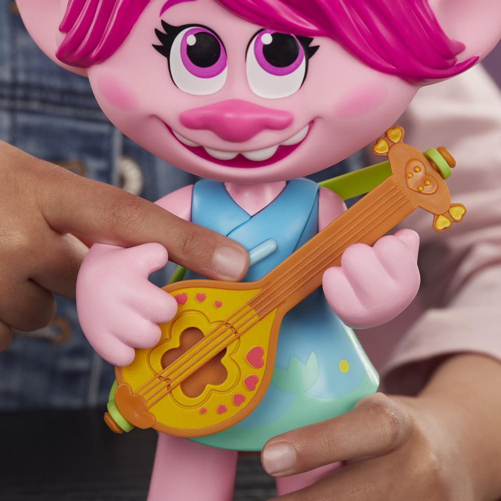 DreamWorks Trolls World Tour - Poppy Pop/Rock - Muñeca que canta y viste con dos estilos diferentes