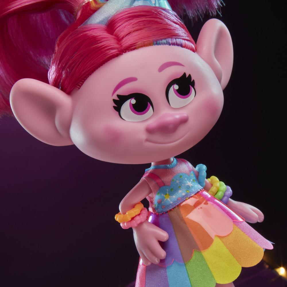 DreamWorks Trolls World - Poppy Glamour - Bambola con vestito e altri accessori, ispirata al film Trolls World Tour, giocattolo per bambine